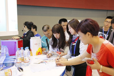 廣東省省長朱小丹視察金交會 誠匯通首日參展受矚目